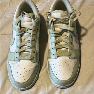 Nike Low-Top Sneakers in Mint and White
